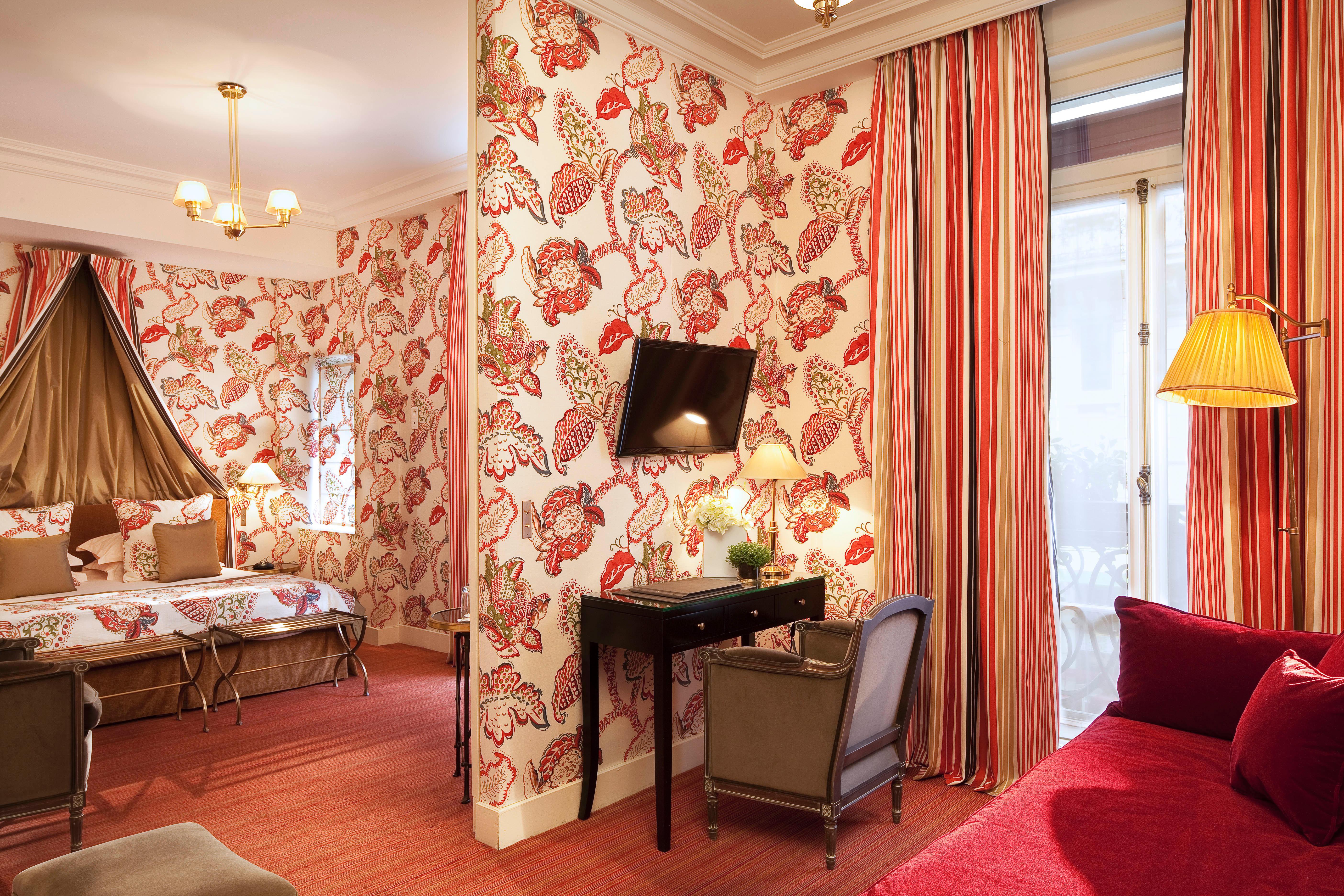 Luxury hotels near Avenue Montaigne in Paris from 7 EUR Hotelmix.fr